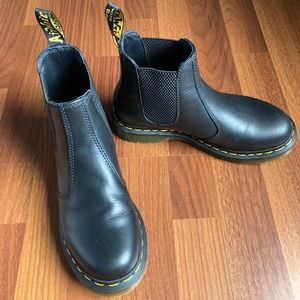 Dr Martens Chelsea Boot - new